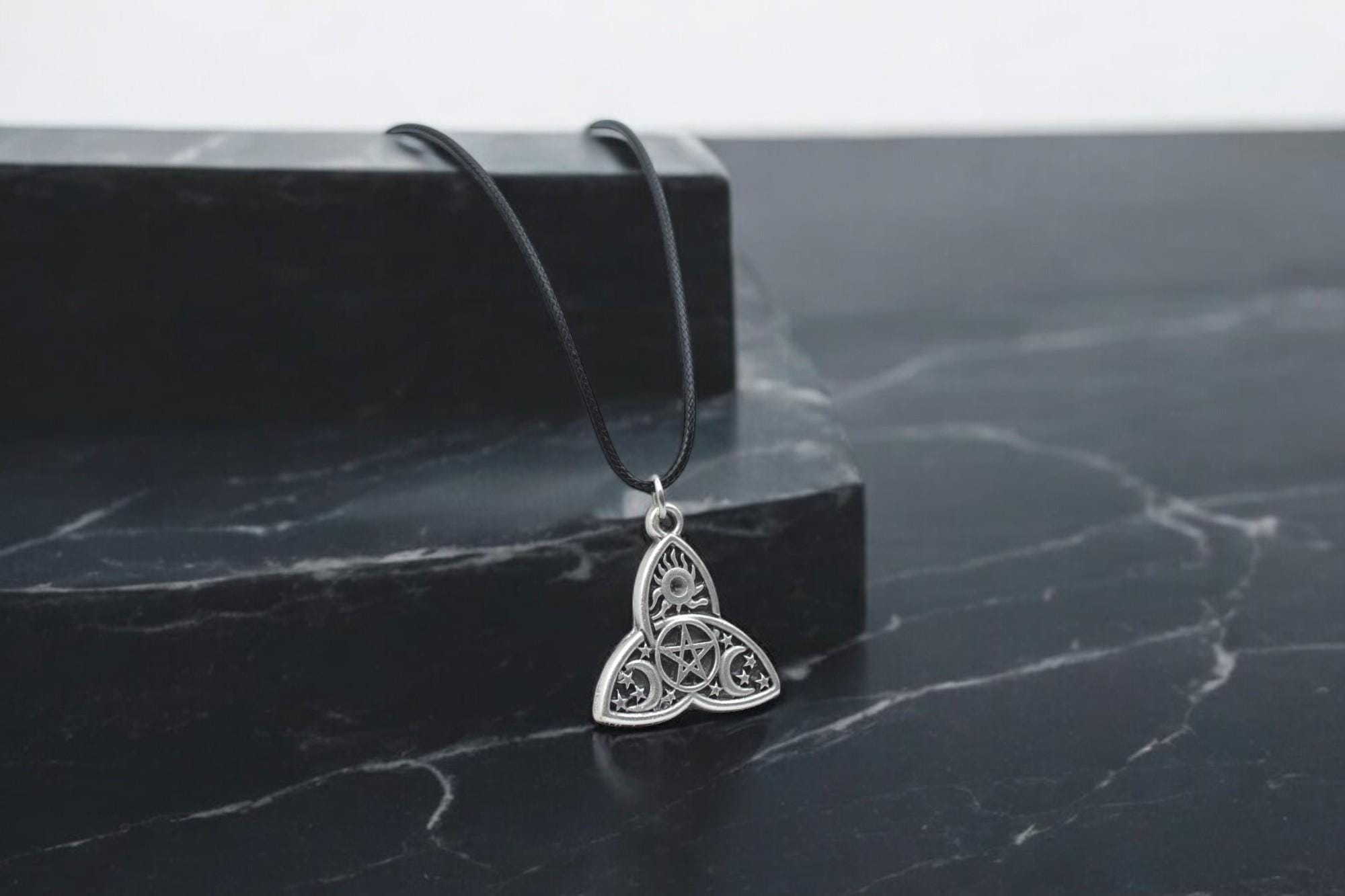 VASSAGO Collana Con Ciondolo Triquetra Nodo Celtico - In Acciaio Inox, Simbolo Della Trinità E Wicca - Catena 60 Cm