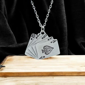 Royal Flush pokerkaartenketting, verzilverde pokerhanger, unieke sieraden voor mannen en vrouwen, perfect cadeau voor poker- en kaartspelliefhebbers
