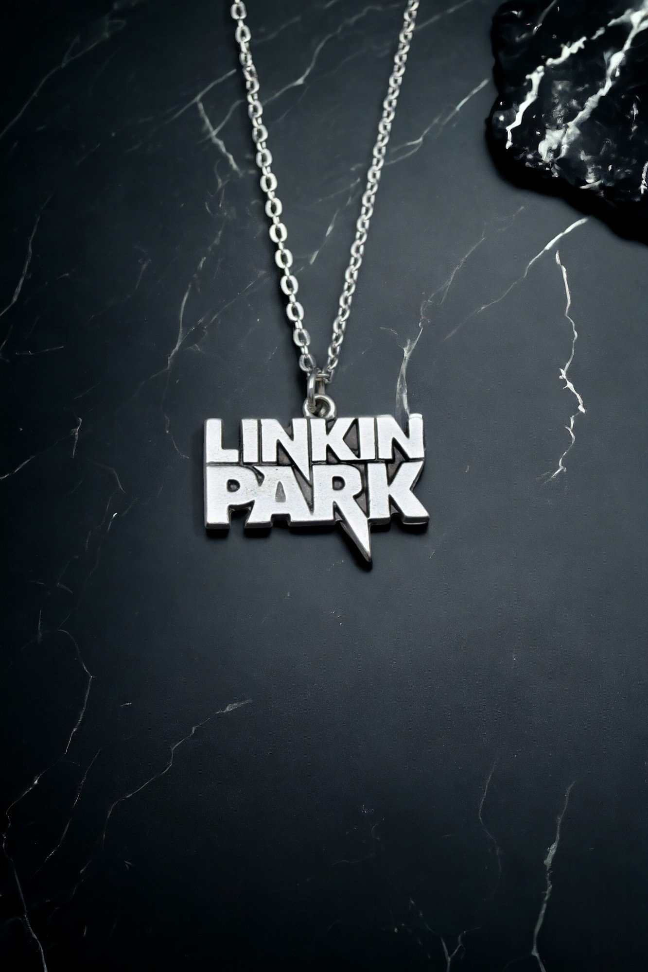 LINKIN PARK「LP」ロゴネックレス Linkin Park Necklace, Iconic Band Logo Charm, Unisex Rock