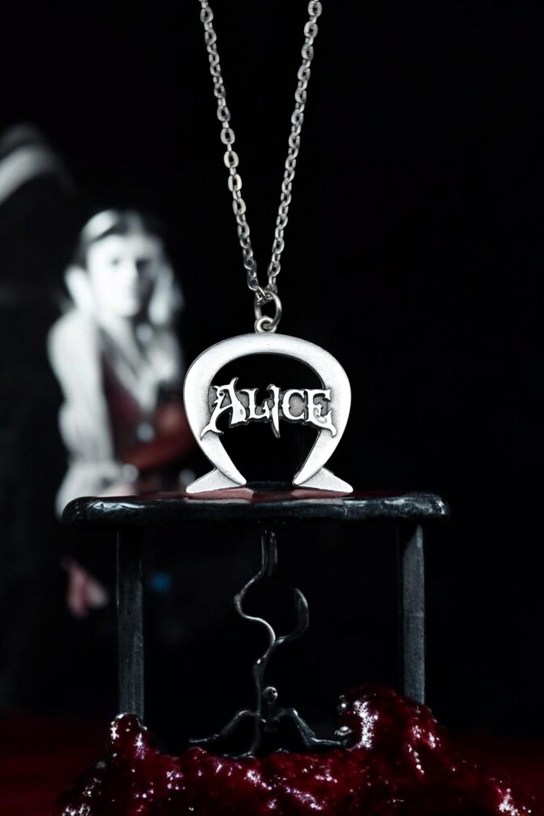 Alice: Madness Returns Horseshoe Necklace, Enchanting Charm for