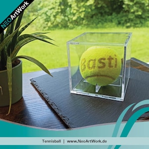 personalisierter Tennisball mit Namen optional Acrylbox | Geschenk für Tennisliebhaber | 1-farbiger Tennisball mit Lasergravur | Tennismatch