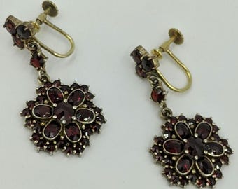 Orecchini in oro giallo 14k con pietra preziosa ovale rotonda e esagonale con chiusura a vite e granato rosso boho