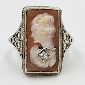 Anillo Art Déco antiguo con corazón de filigrana de diamantes y camafeo en oro de 14 quilates