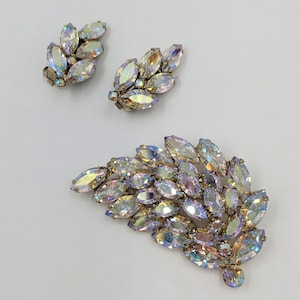 1960&#39;s Weiss Vintage Rhinestone Brooch Aurora Borealis Pin Clip Earring Set