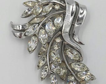 Spilla a cascata vintage di metà secolo Trifari con strass di cristallo e cristalli Marquise