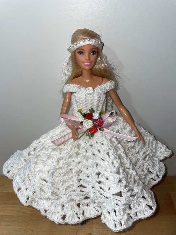 Robe de mariée au crochet pour barbie sale