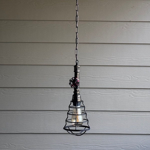 Industrial pendant light. Metal pendant light fixture. Ceiling chandelier. Modern design.