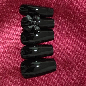 Simple black bow press ons