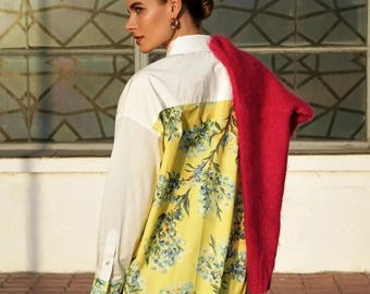 Camisa de manga larga de diseñador blanca con estampado floral, camisa única con diseño artístico original, camisa de algodón natural, regalo de lujo para ella