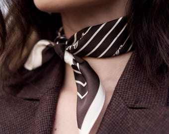 Bufanda de seda marrón, pañuelo para la cabeza de seda pura, bufanda de moda otoñal para mujer, pañuelo de seda para el cuello, regalo de Navidad, bufanda geométrica, chal de seda.