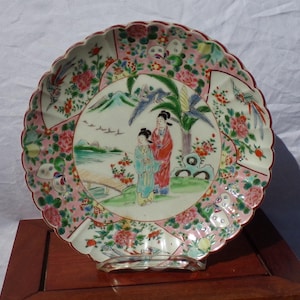 Taisho Period Japanese Porcelain Plate Hand-Thrown, Hand Painted circa 1920s Fuku Mark in Iron Red to Base 9.5 inches Diameter VG Condition