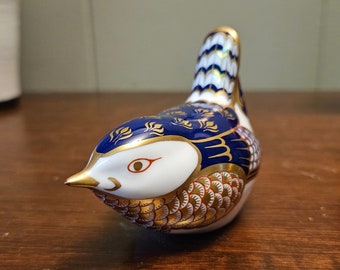 Imari Wren Bird Figurine / Paperweight 3.5" Long x 2.75" Tall by Royal Crown Derby English Bone China with Gold Stopper Plug