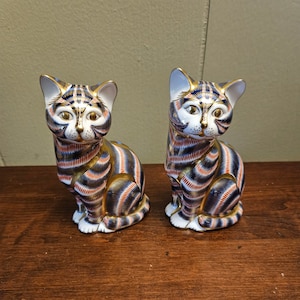 Imari Sitting Kitty Cat Figurine / Paperweight 5.25 Tall by Royal Crown Derby English Bone China w/Gold Stopper Sold Individually Qty 1 image 1