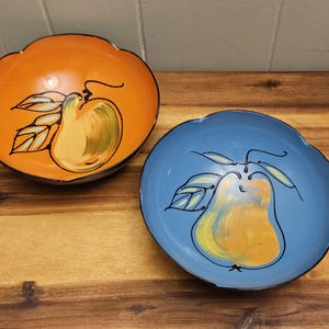 Mid Century Modern Retro DAVAR Lacquer Ware Bowl - Scalloped edge, black exterior, orange and blue interior with Pear and Apple. MCM