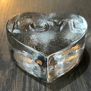Heart Shaped Crystal Art Glass LOVE Paper Weight - Perfect Valentine&#39;s Day / Anniversary Gift