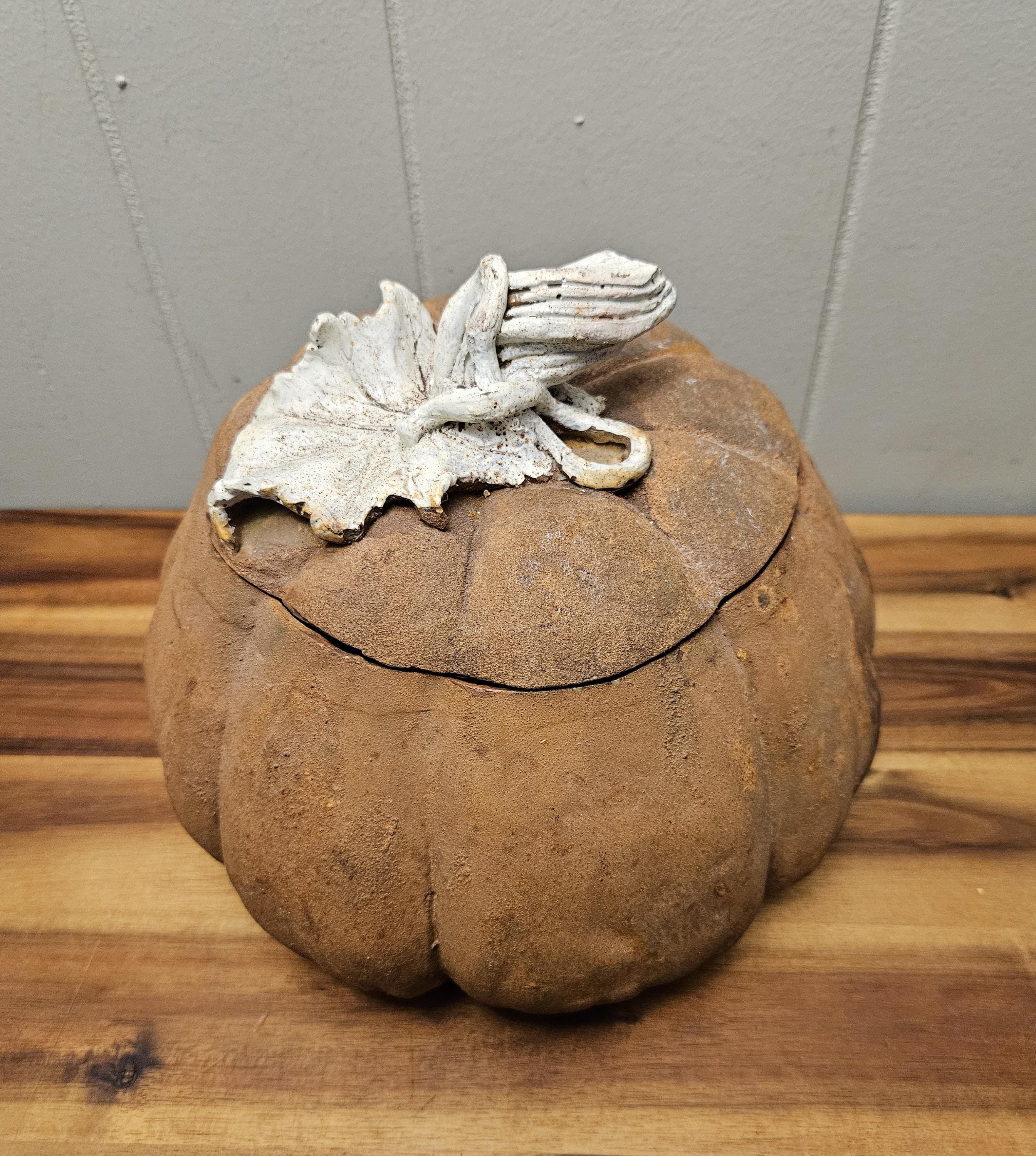 陶器のカボチャ+蓋 - 手作りテラコッタ粘土の葉と茎のレリーフ - 秋の