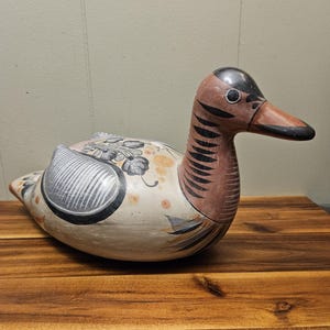 Vintage MCM handmålad mexikansk (traditionellt tonala blommönster, brun bas) keramisk keramik ankfigur - 40 cm L x 18 cm H x 18 cm B