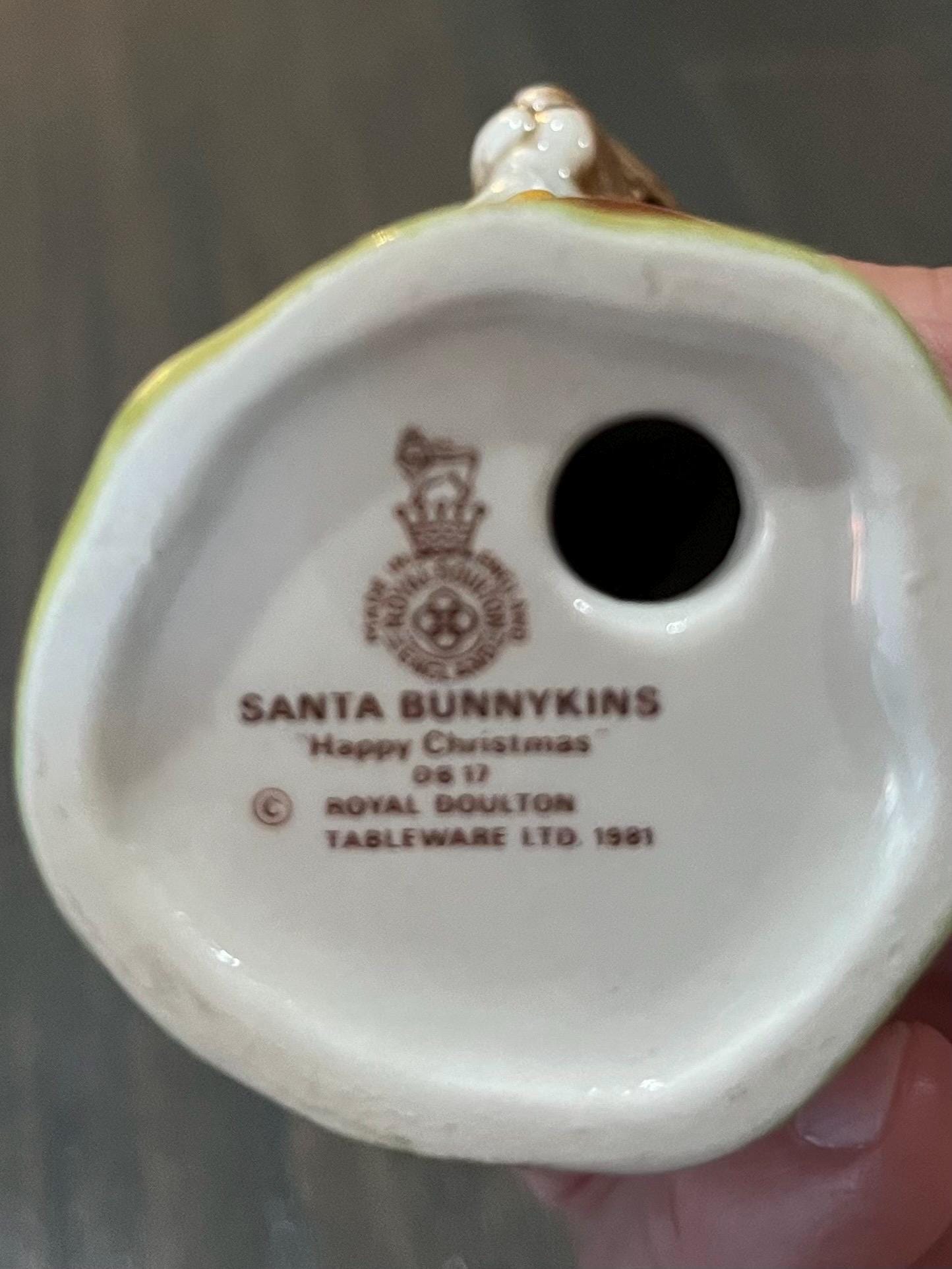 ロイヤルドルトン　バニキンズ　うさぎのサンタ　オルゴール付き ♡ロイヤルドルトン バニキンズ うさぎのサンタ オルゴール付き