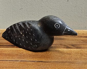 Vintage Original kanadische Eskimo Inuit Kunst geschnitzte Vogel Steinskulptur - 2 "H x 4,5" lang - Wasservogel Figur - Künstler signiert und nummeriert