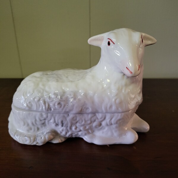 Mottahedeh Italian Porcelain Laying Sheep Keepsake Trinket Jewelry Box 4.5" Tall x 6" Long - Made in Italy