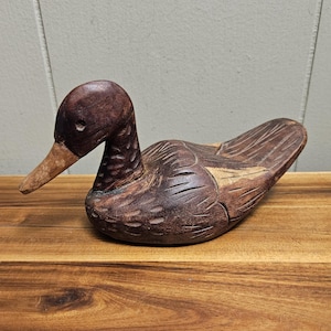 Artist Carved and Stained Primitive Wood Duck Decoy - Natural Woodgrain -4&quot; Tall x 8&quot; Wide - Waterfowl / Shorebird Wood Carving
