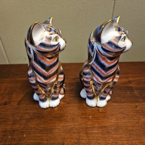 Imari Sitting Kitty Cat Figurine / Paperweight 5.25 Tall by Royal Crown Derby English Bone China w/Gold Stopper Sold Individually Qty 1 image 4