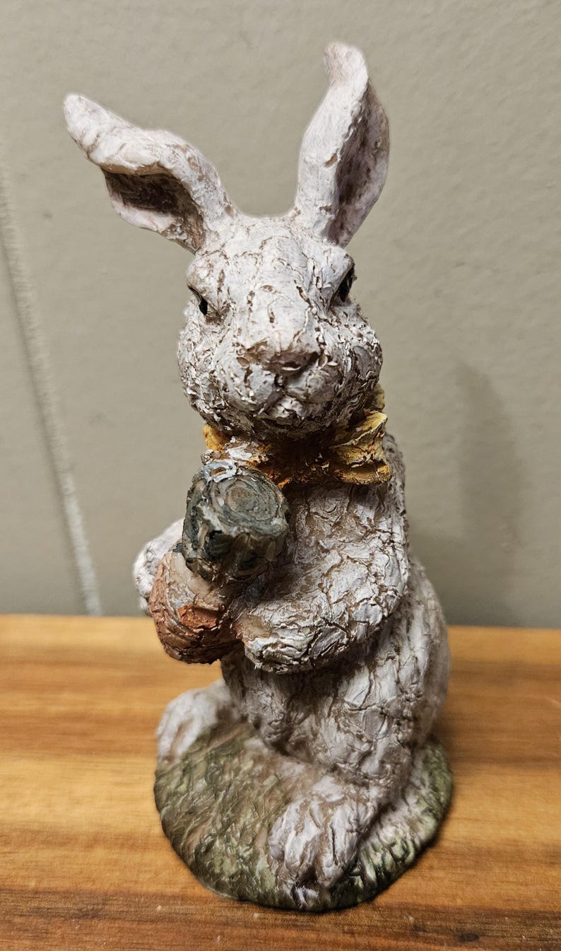 Resin Peter Rabbit Bunny Rabbit With Carrot - 3