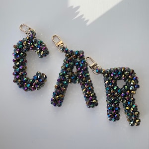 Llavero con letras de cuentas de cristal, llavero, hecho a mano, regalo personalizado, regalo para ella, regalo de cumpleaños, nombre personalizado, accesorio de cuentas