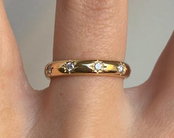 THE GOLDEN TROVE 14ct Gold Diamond Starburst Ring