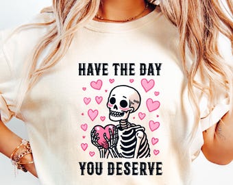 Camiseta "Que tengas el día que te mereces", Regalo de amabilidad para Halloween, Camiseta motivacional con esqueleto, Ropa inspiradora para mujer, Camisetas con estampados positivos
