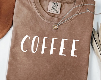 Comfort Colors® Kaffee-Shirt, positives Spruch Typografie Shirt, Kaffee-Zitat-T-Shirt, Kaffee-Sweatshirt, Koffein-Liebhaber, Geschenk für Kaffee-Liebhaber