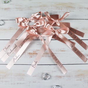 Noeud en verre à vin personnalisé avec ruban de satin, étiquettes pour verre de champagne de mariage personnalisées, marque-places pour événements spéciaux, étiquettes pour boissons uniques de 15 mm