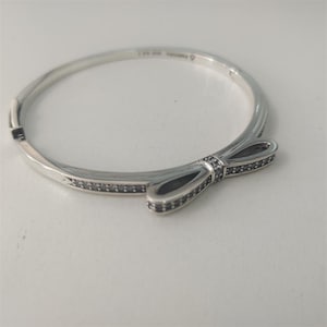 Pulsera Pandora talla 2 con lazo brillante