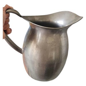 Vollrath Aluminum Water Pitcher. World War|| Crusader U.S, Q.M.C Medical Pitcher, 1940s , 2 liters.