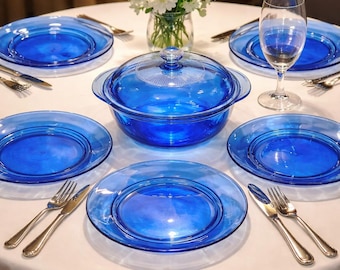 A Lot Of 5 Pieces Vintage Dinning Set Of Pyrex Casserole Dish and 4 Princess House Plates , Sapphire Blue Dinnerware table Setting