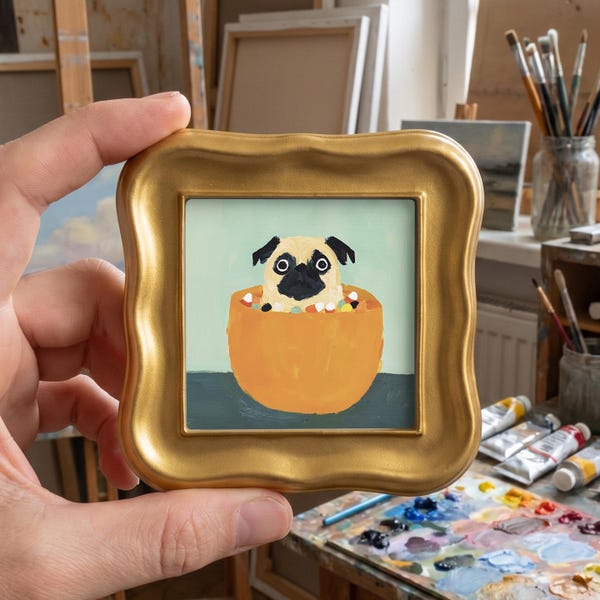 Mini cuadro al óleo de un carlino con calabaza, obra de arte original enmarcada para pared, mascota pintada a mano, decoración de galería de Halloween, regalo para amantes de los carlinos.