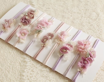Diadema floral para recién nacida: accesorio fotográfico con lazo en tonos pastel