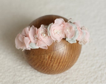 Halo de flores ruborizadas: accesorio para fotos de niña recién nacida