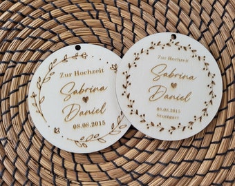 Anhänger aus Holz, Personalisiertes Holzschild zur Hochzeit, Sabrinas Holzzauber