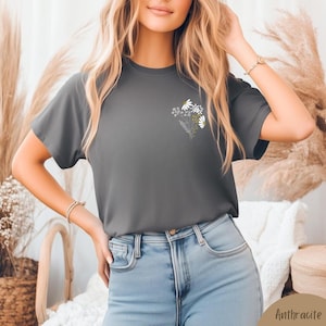 Embroidered Eco-friendly T-shirt Minimal Embroidery Wildflower Shirt Daisy Flower T shirt Botanical Tee Cottagecore Anthracite