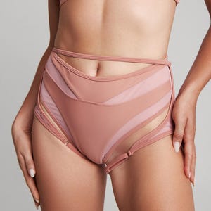 Exotische Pole Dance Shorts: Puderrosa Strumpfhalter mit Längenverstellbarem Gürtel