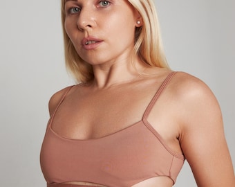 Caramel paaldans topje: exotisch uitgesneden topje met verwijderbare cups