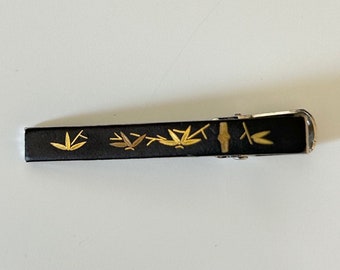 Pasador de corbata japonés antiguo grabado en oro