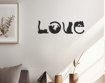 Decoración de pared rústica de metal con forma de gato y silueta de carta de amor.