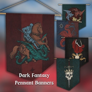Op de afbeelding: Donkere fantasie wimpelbanners met verschillende illustraties. Eén banner toont een ridder te paard die een draak verslaat. Andere banners tonen een draak, een vrouw, een schedel met een kroon en een vogel. De banners zijn bordeauxrood, blauw en groen.