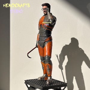 Gordon Freeman Half-Life Diorama | Gordon Freeman Collectible | Game Room Decor | Sci-Fi Decor | Gaming Collectible | Painted or DIY Kit