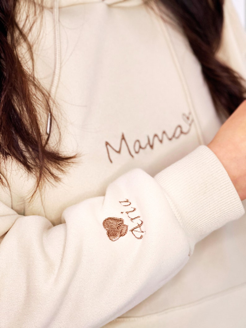 Bestickter Mama Hoodie personalisiertes Muttertagsgeschenk individuelles Mutterschafts-Sweatshirt Bild 1