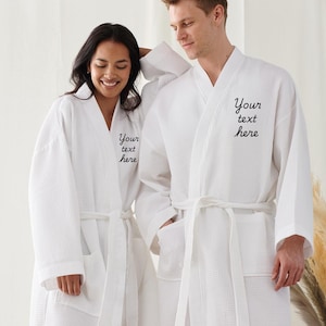 Batas personalizadas de tejido gofre para parejas: batas estilo kimono para él y para ella, batas bordadas personalizadas con bolsillos de parche.