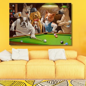 Puede incluir: Un cuadro rectangular que representa a un grupo de perros jugando al billar. La escena muestra a un bulldog apuntando con un taco, un corgi con chaleco azul, un perro con bombín, un perro con visera verde y otros reunidos alrededor de una mesa.