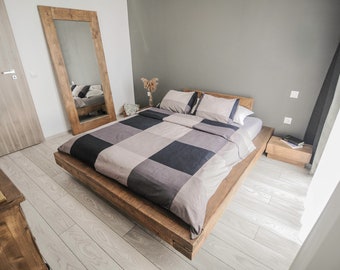 Letto rustico in legno Madalin, larghezza 180 cm, con travi in legno, fatto a mano, alta qualità, design unico, legno riciclato utilizzato (doghe del letto).